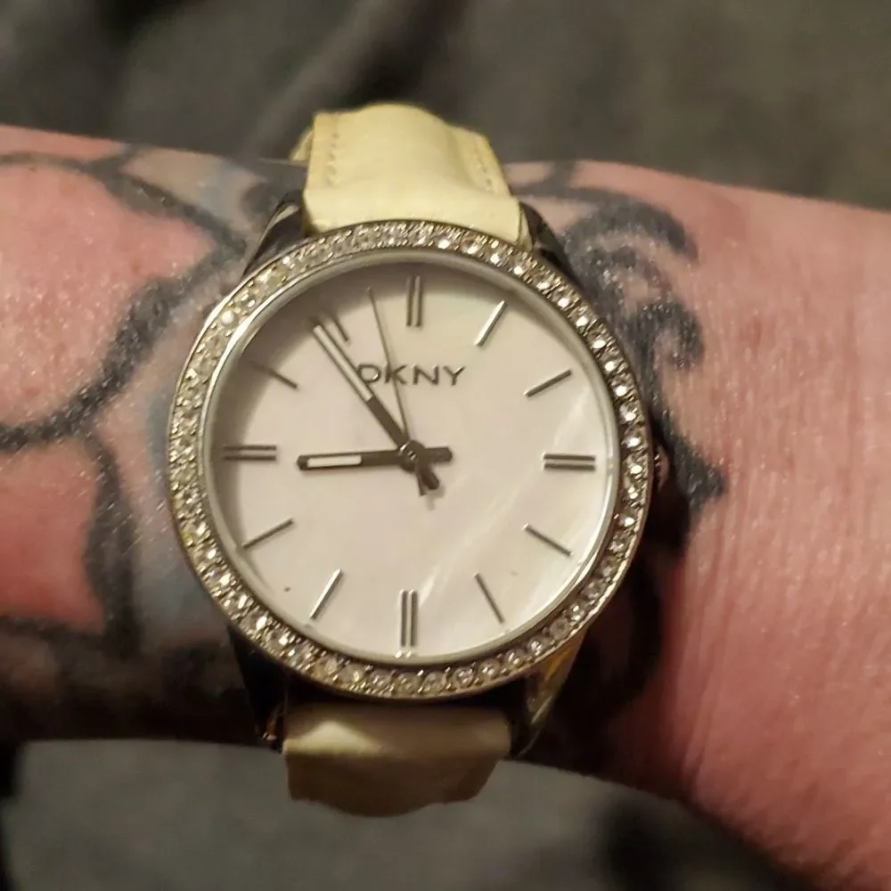 DKNY Silver Mother of Pearl & CZ Crystal Watch White Patent Band Donna Karan‎